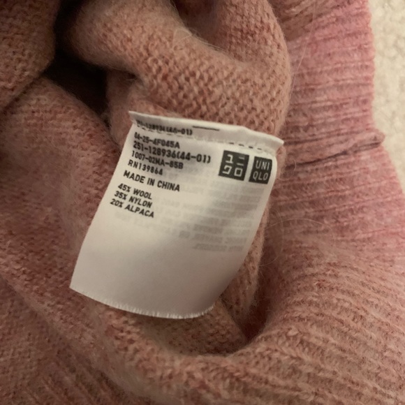 Uniqlo wool blend sweater EUC - Picture 3 of 4